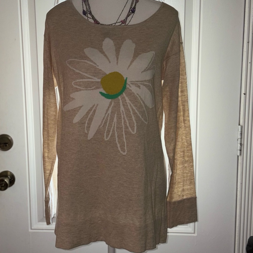 J. Jill oversized Beige light Sweater/ shirt with daisy Graphic